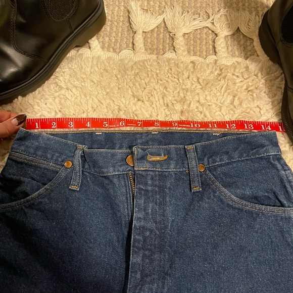 vintage Wrangler high-waisted, cropped, wide leg jeans - size 27/28 - Picture 3 of 4